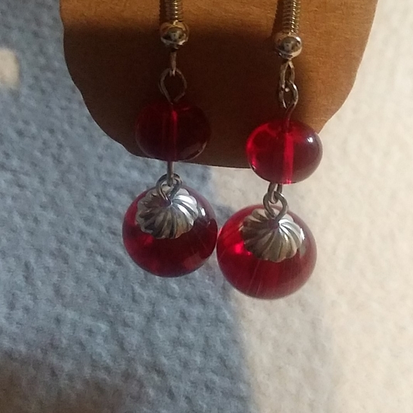 💍 Handcrafted red glass drop earrings - Picture 2 of 4
